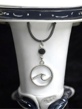 5 For $25💫Silver Ocean Wave Pendant Necklace With a Black Acrylic Gem Accent